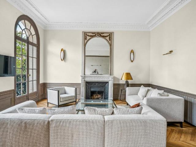 Location Appartement 5 pièces Meublé 158m² PARIS 16ème