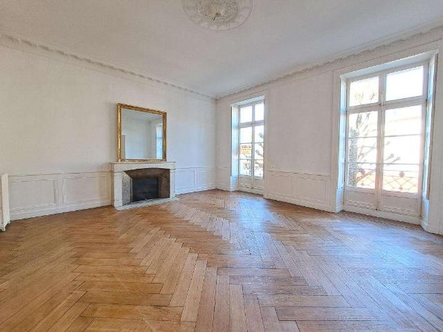 Location appartement 5 pièces Nantes Centre Ville 44