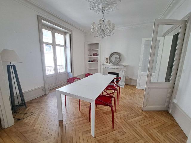 Location appartement 5 pièces Nantes Centre Ville 44