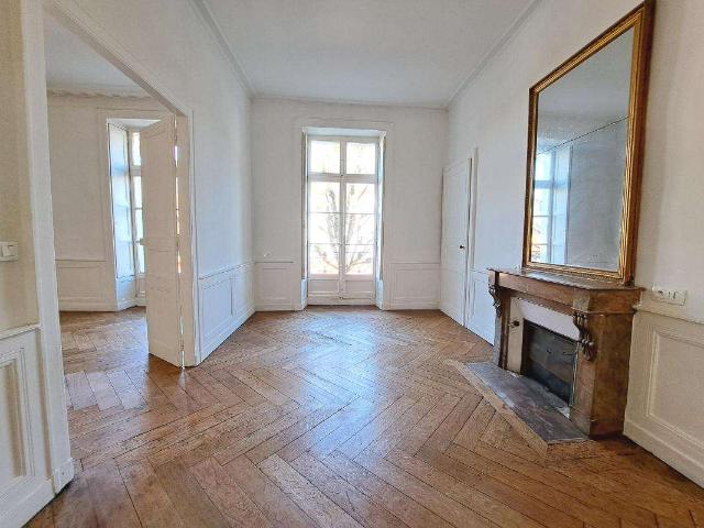 Location appartement 5 pièces Nantes Centre Ville 44
