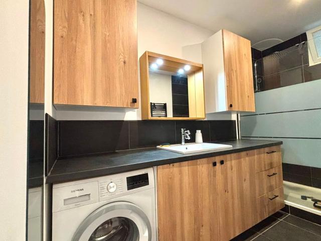 Location appartement, 63.44 m² T 3 à Nice, 1 370 €