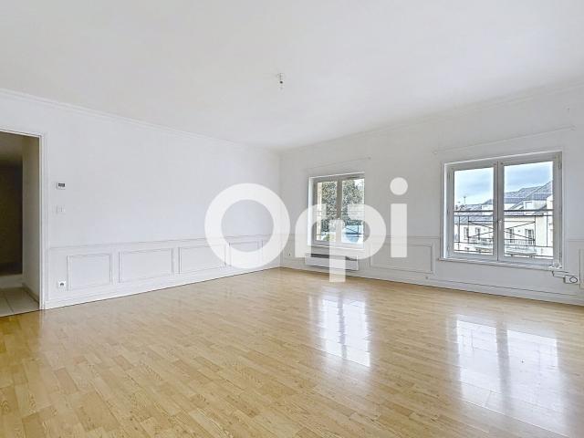 Location appartement, 63.89 m² T 3 à Noyon, 837 €