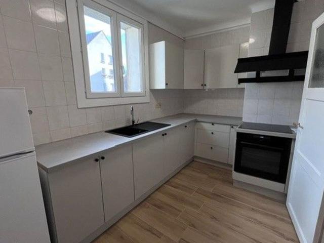 Location appartement, 63.98 m² T 3 à Compiègne, 930 €