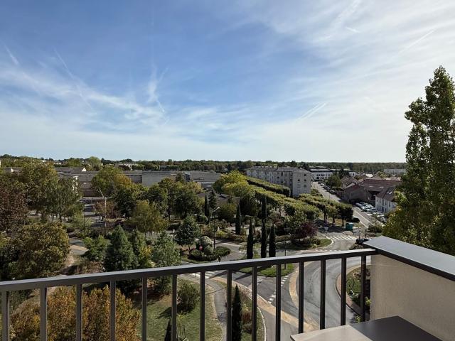 Location appartement, 60.46 m² T 3 à Compiègne, 800 €
