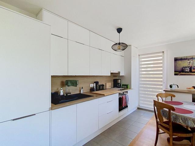 Location appartement, 60.72 m² T 3 à Voisins le Bretonneux, 1 290 €