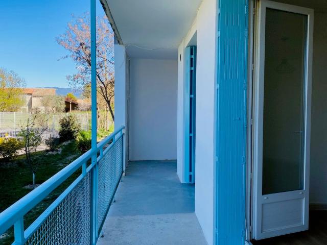 Location appartement, 60.2 m² T 3 à Pertuis, 805 €