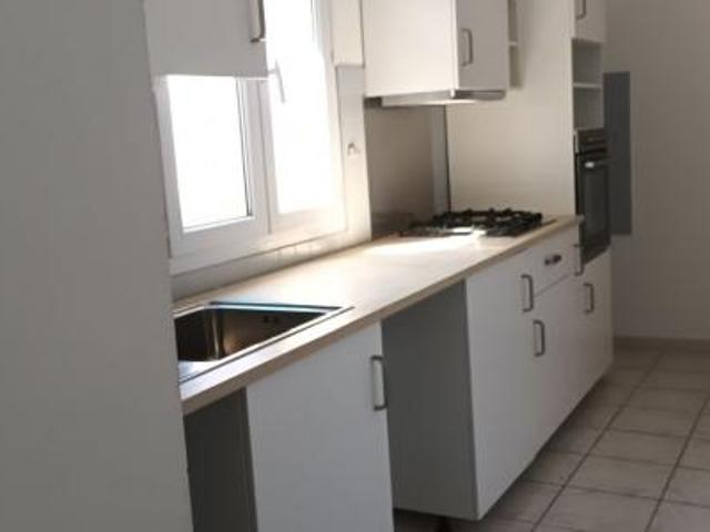 location appartement 60 rue roussy 6 pièces 122 m2 gard 30900 1230 €