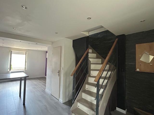 Location appartement, 61.69 m² T 3 à Hayange, 795 €