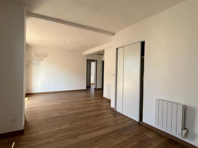 Location appartement, 61.6 m² T 3 à Toulon, 820 €