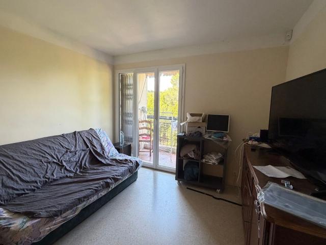 Location appartement, 62.45 m² T 3 à Vallauris, 890 €