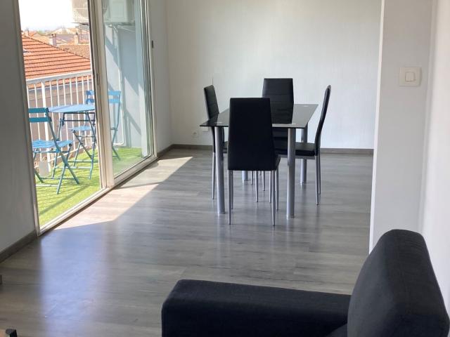 Location appartement, 67.83 m² T 3 à Rochefort, 795 €