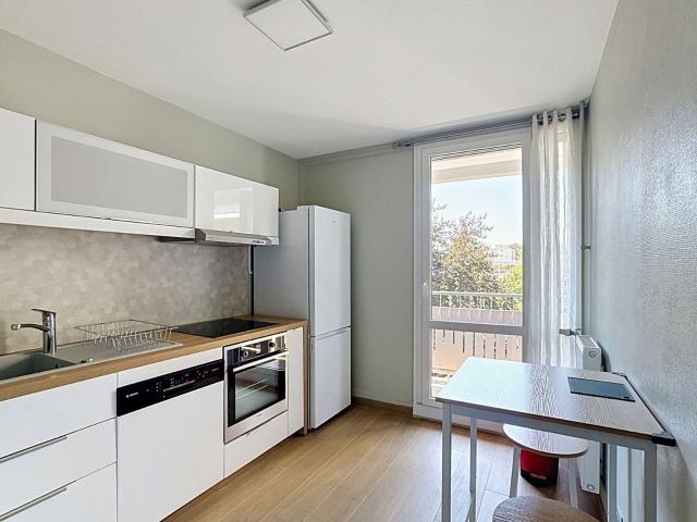 Location appartement, 64.69 m² T 3 à Oullins, 1 190 €