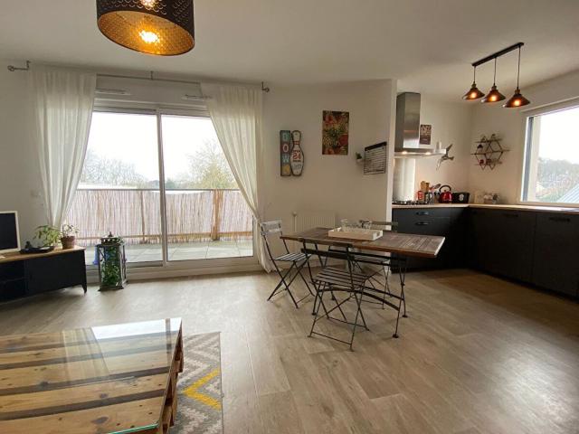 Location appartement, 64.85 m² T 3 à Lorient, 886 €