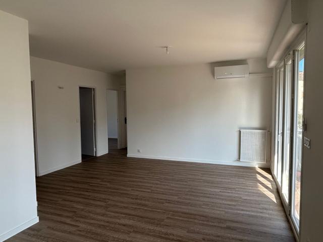 Location appartement, 65.3 m² T 3 à Nîmes, 780 €