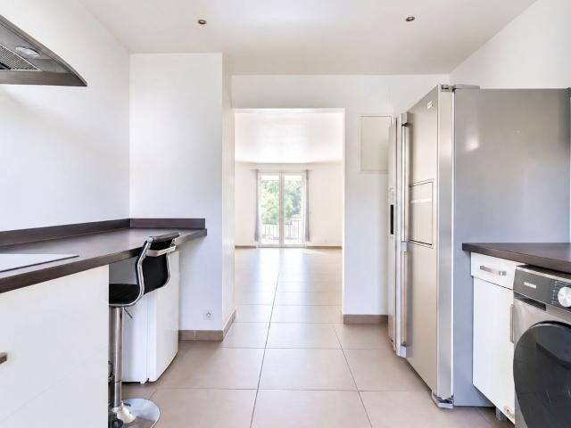 Location appartement, 66.84 m² T 3 à Marseille 7, 1 390 €