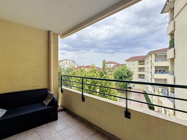 Location appartement, 66.04 m² T 3 à Pierre Bénite, 1 050 €