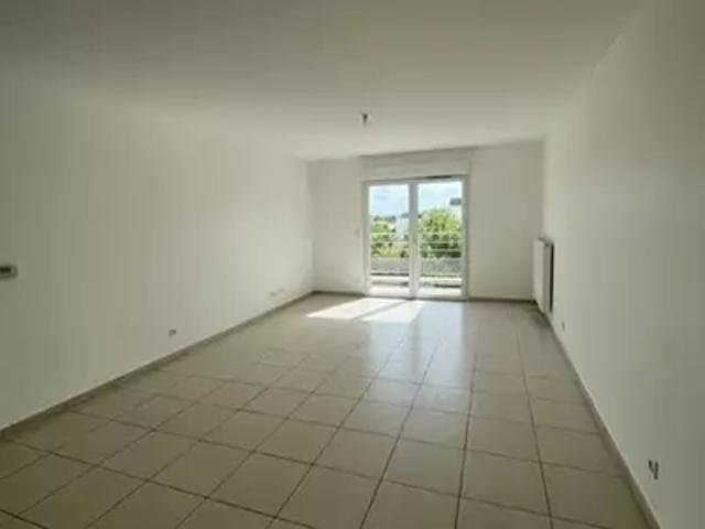 location appartement, 68.99 m² au dernier étage parking