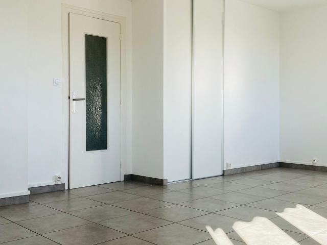 Location appartement, 68.29 m² T 3 à Voiron, 800 €