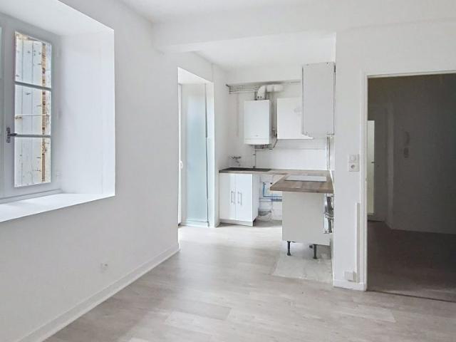 Location Appartement 6 pièces 103m² PRIVAS 07000