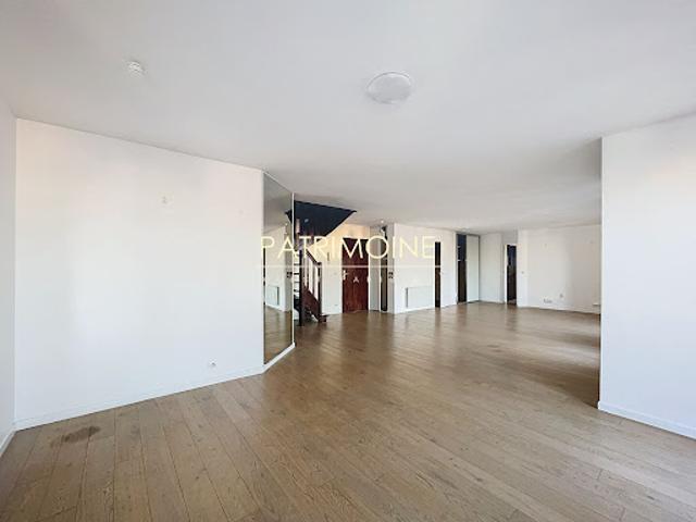 Location Appartement 6 pièces 121.89 m2 Villeneuve la Garenne