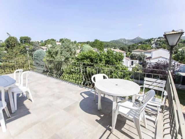 Location Appartement 6 pièces 123 m2 à Marseille 11