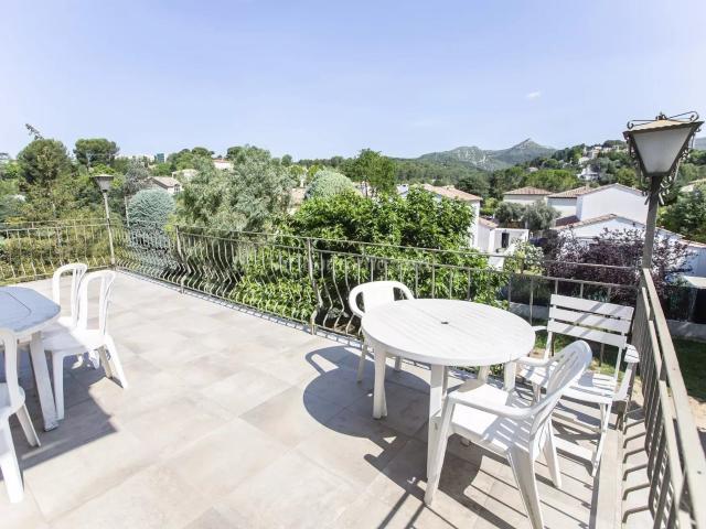 Louer appartement de 6 pièces 123 m² 2 300 € à Marseille 11 13011: une annonce Arthurimmo.com