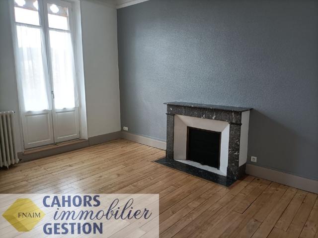 Location Appartement 6 pièces 123m² CAHORS 46000