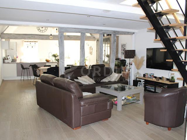 Location Appartement 6 pièces 146 m2 Saint Bris le Vineux