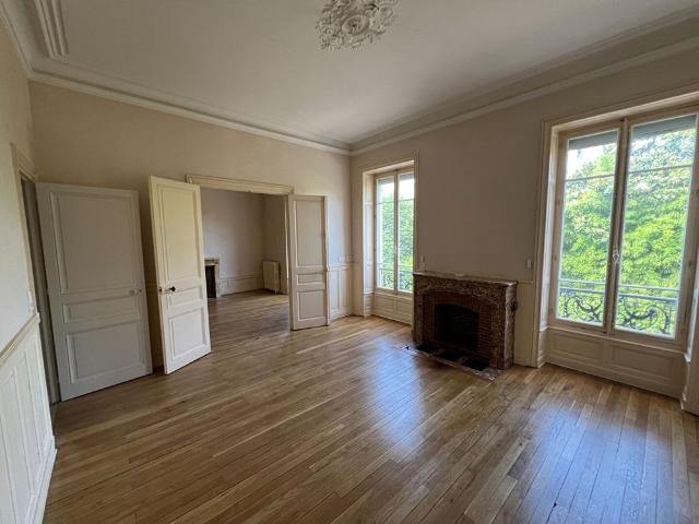 Location Appartement 6 pièces 150m²