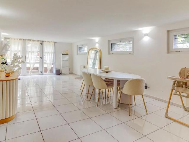 Location Appartement 6 pièces 160 m2 à Charly