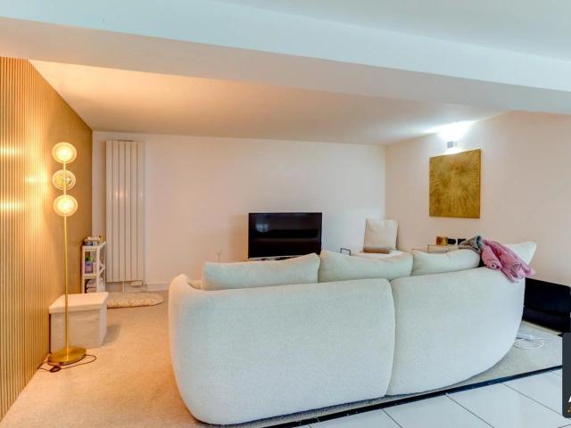 Location Appartement 6 pièces 160 m2 à Charly