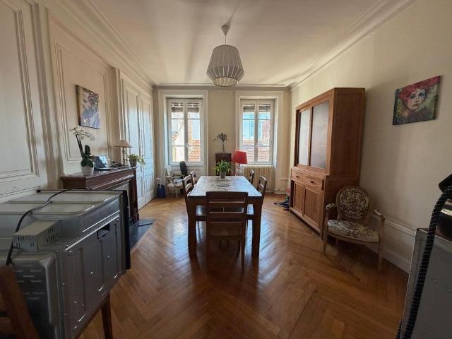 Location Appartement 6 pièces 160m² LYON 6ème