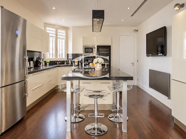 Location Appartement 6 pièces 165 m2 Paris 8ème