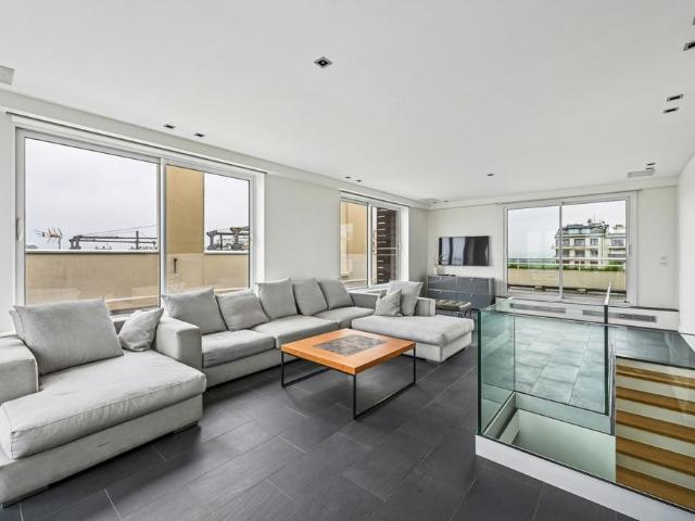 Location Appartement 6 pièces 165m² PARIS 16ème