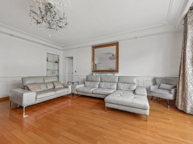 Location Appartement 6 pièces 197m² PARIS 10ème