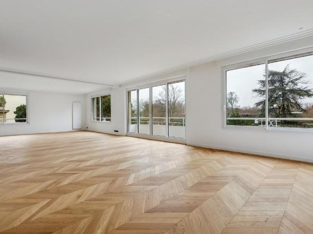 Location Appartement 6 pièces 235m² PARIS 16ème