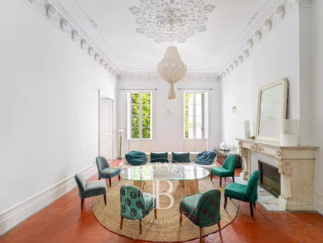 Location Appartement 6 pièces 238.73 m2 Marseille 6ème