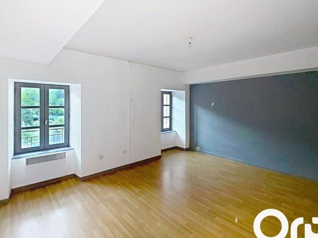 Location appartement, 73.18 m² T 4 à Molompize, 490 €