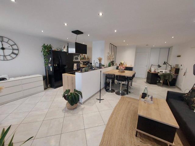 Location Appartement 73 m² à Saint Fons 1 039 ¤ CC /mois