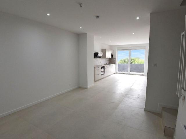 Location appartement, 70.48 m² T 2 à Uckange, 1 280 €