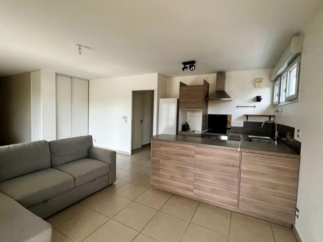 Location appartement, 70.52 m² T 3 à Tassin la Demi Lune, 1 350 €
