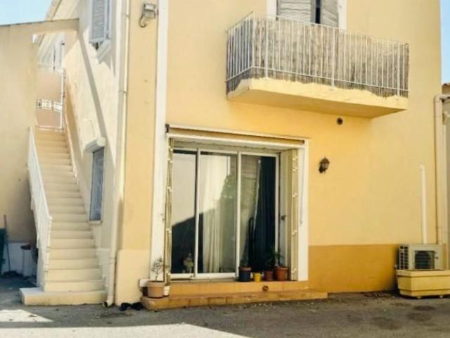 Location appartement, 71.5 m² T 2 à Toulon, 990 €