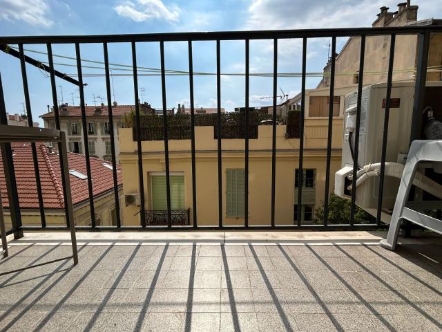 Location appartement, 71.77 m² T 3 à Nice, 1 680 €