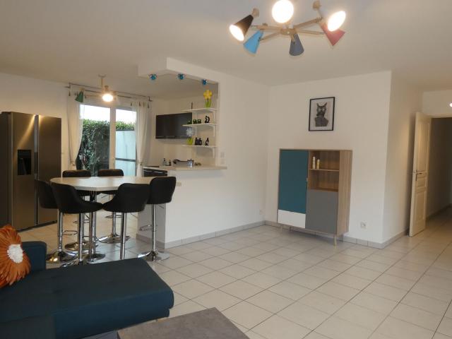 Location appartement, 72.6 m² T 3 à Pierre Bénite, 1 200 €