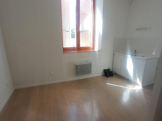 Location appartement, 72.89 m² T 3 à Saint Siméon de Bressieux, 551 €
