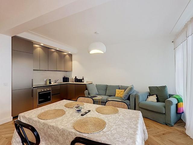 Location appartement, 77.37 m² T 3 à Nice, 1 800 €