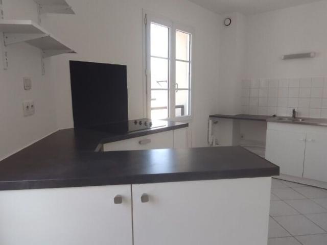 Location appartement, 74.82 m² T 2 à Compiègne, 735 €