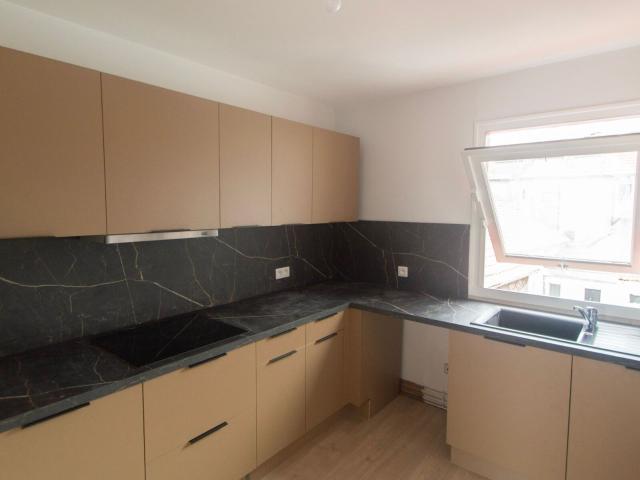 Location appartement, 74.27 m² T 3 à Pau, 790 €
