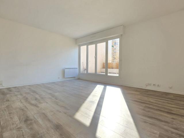 Location appartement, 75.43 m² T 3 à Vanves, 1 743 €