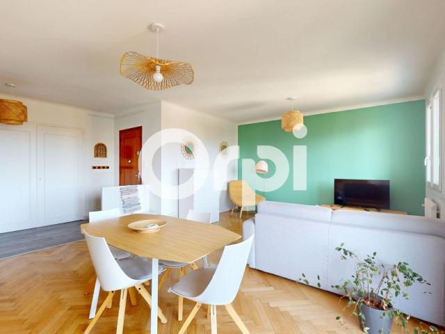 Location appartement, 75.86 m² T 3 à Bron, 1 114 €
